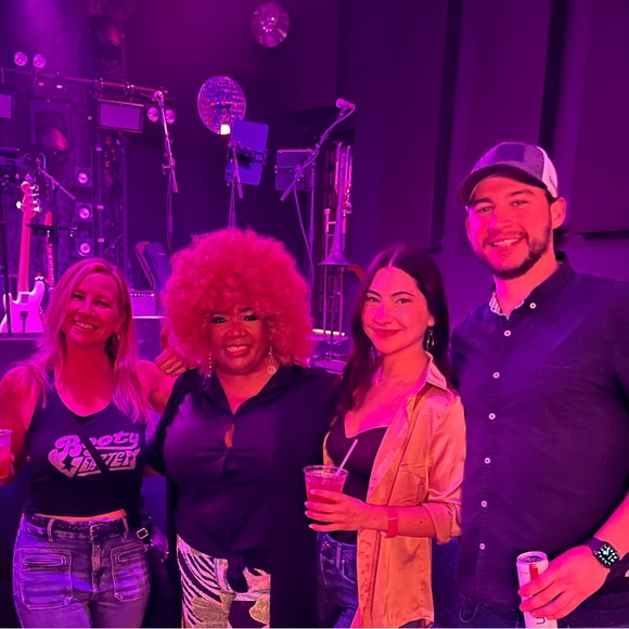 Meet your Posher, Meredith - Picture 6 of 11